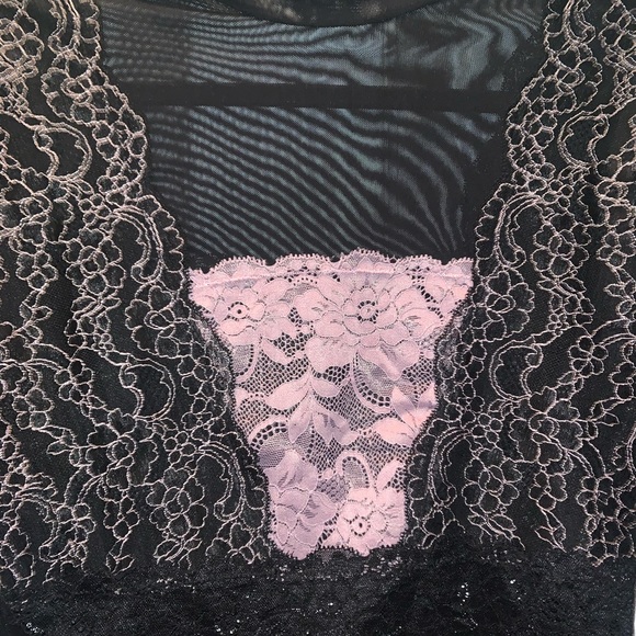 Guess lace top - size medium - Picture 2 of 4